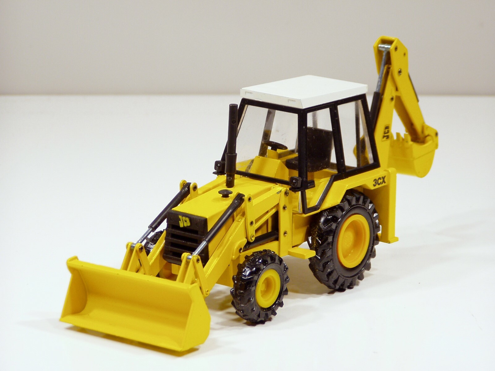 JCB 3CX Backhoe – Black Cab – 1/35 – NZG #277 – MIB