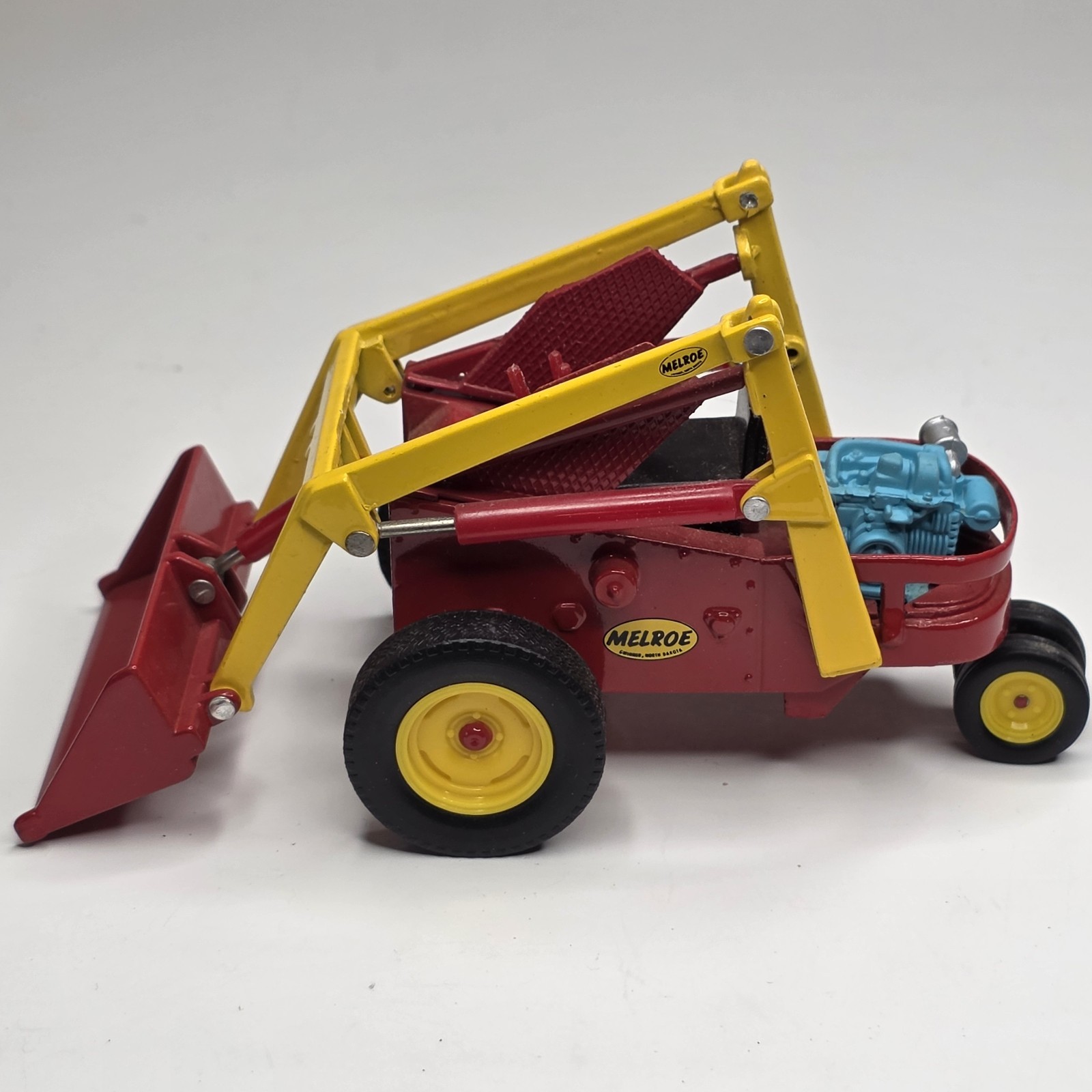 Melroe Bobcat M-200 Loader Clover 1:25 Scale Diecast Model #6722771 – No Box