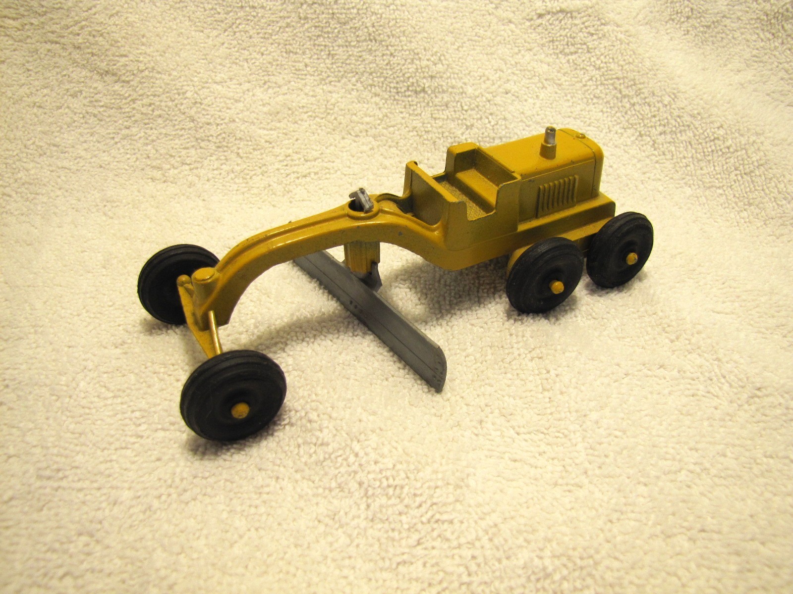 VINTAGE 1950’S TOOTSIE TOY ROAD GRADER SCRAPER TRACTOR 1/43 GREAT CONDITION