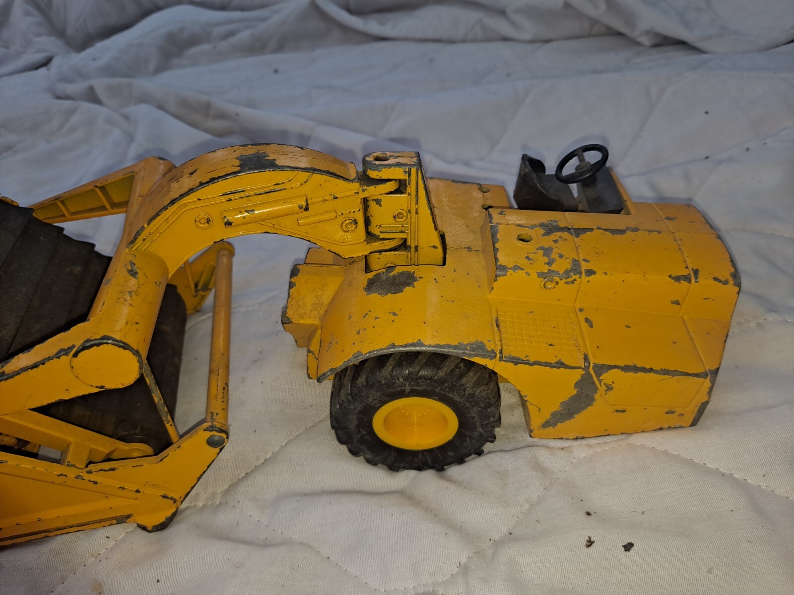 1970’S ERTL 18″ JOHN DEERE ELEVATING SCRAPER 1/16TH SCALE
