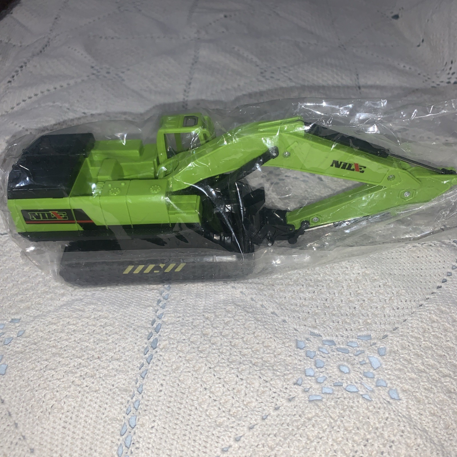 Excavator Toy Model Construction Vehicle Plastic Toy Green New Sealed Unbranded