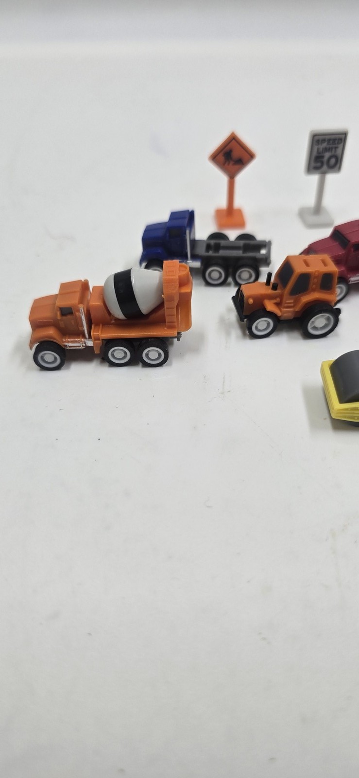 Mini Diecast Construction & Utility Vehicle Toy Set with Road Signs & Finish