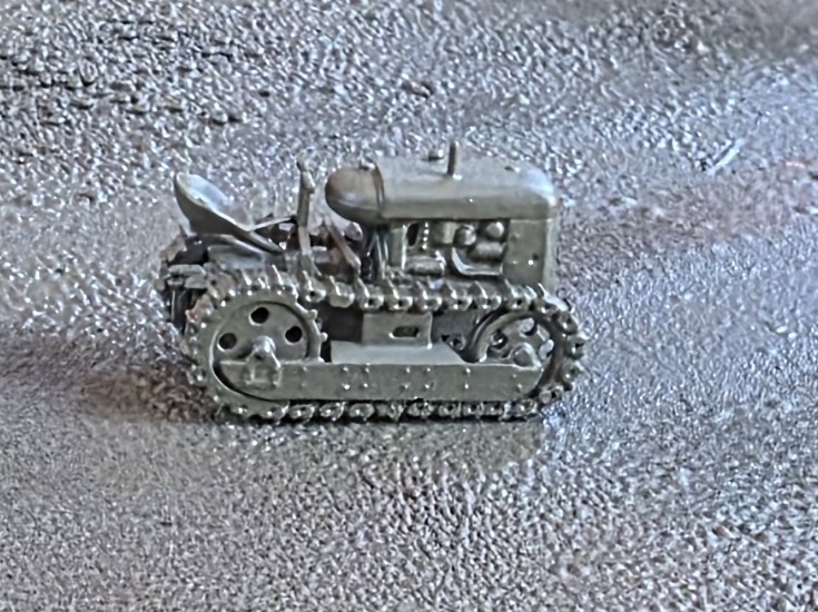 One 1/87 HO scale Cletrac Mini-crawler, olive drab, EXCLUSIVE!