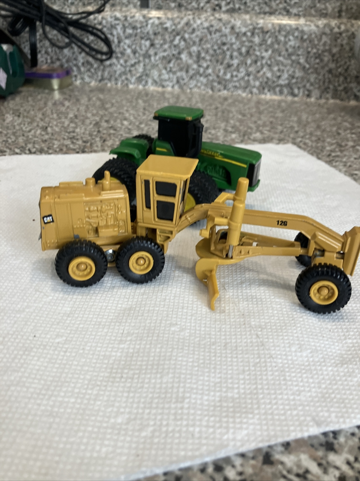 Caterpillar Model 12G Motor Road Grader Toy Metal Model + ￼ John Deere tractor