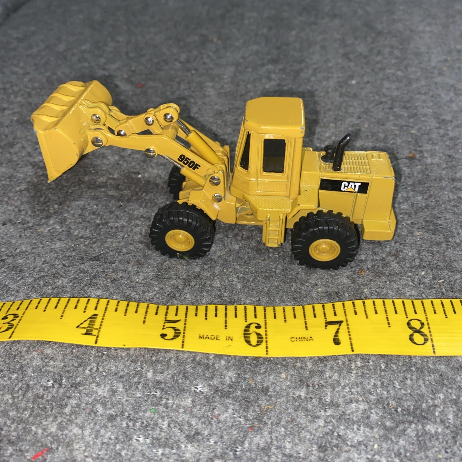 1990’s Norscot CAT Caterpillar 950F Wheel Loader 1:64 Scale Construction Vehicle