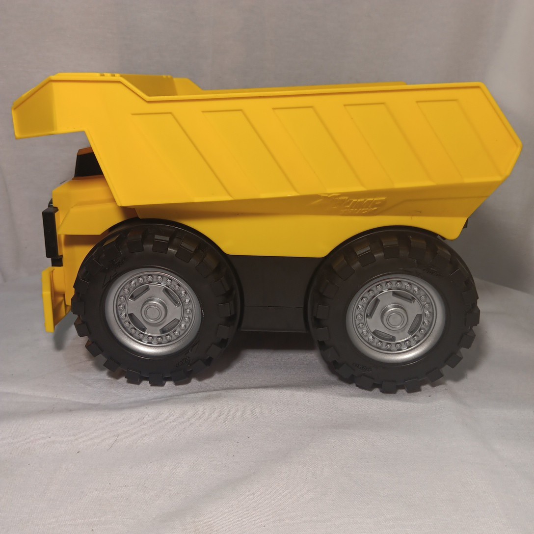 Xtreme Big Power Motorized Dump Construction Truck Will Haul 50 Pounds Tows 100