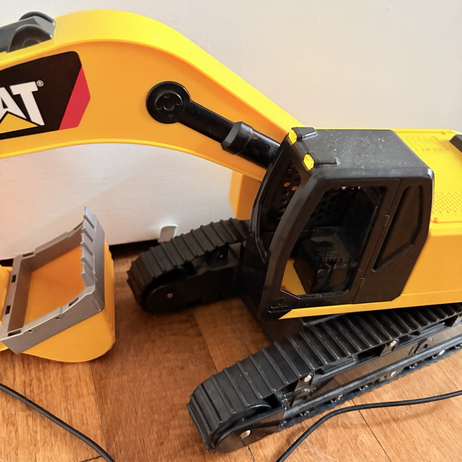 Toy State vintage plastic Caterpillar CAT wired Remote Control Excavator sounds