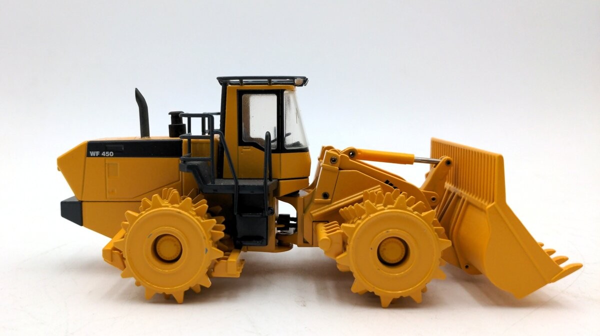 Conrad 2437 1:50 Scale WA-3 Series Komatsu Compactor WF 450-3/Box