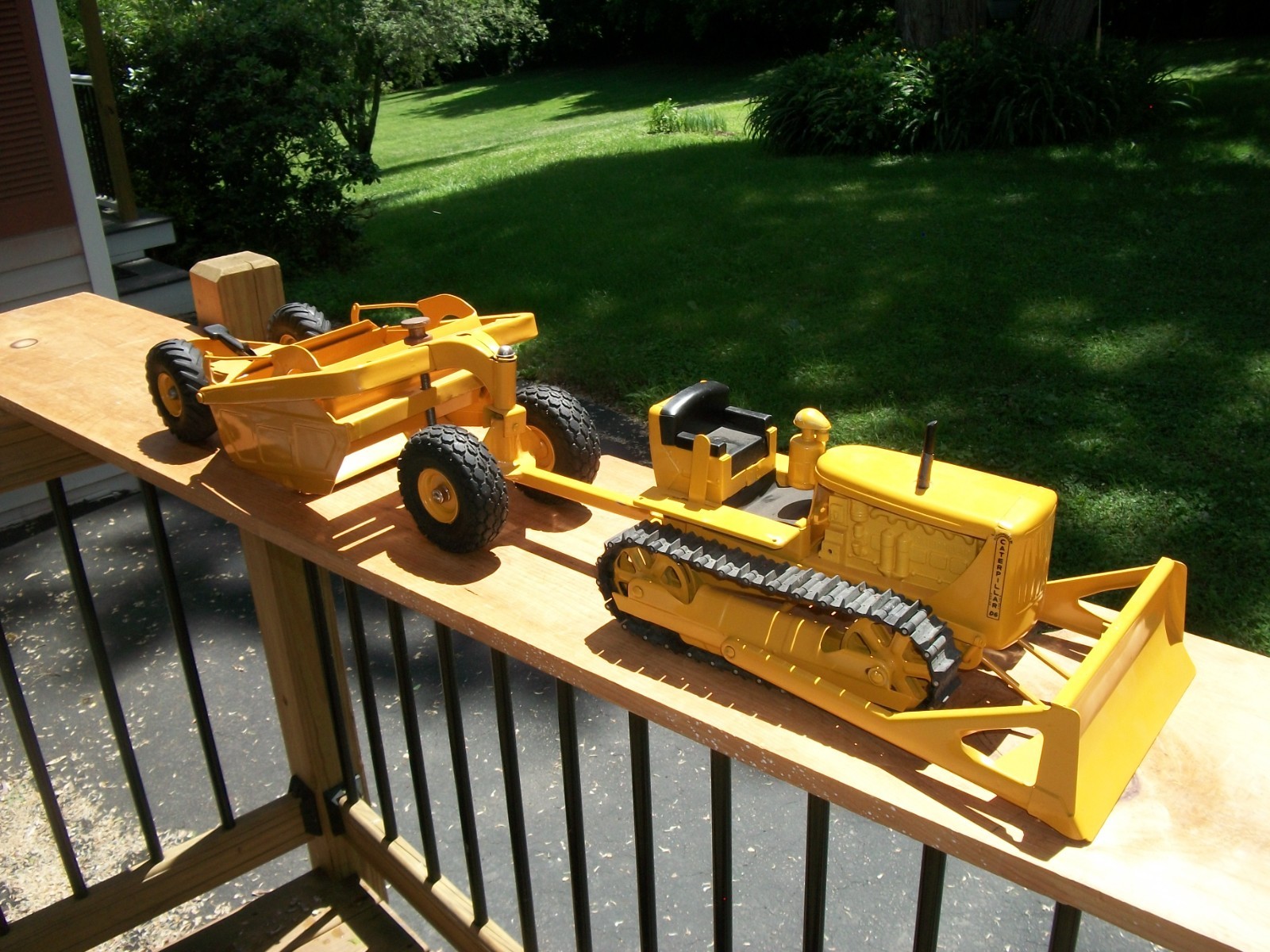 Doepke Caterpillar D6 Dozer & Earth Scraper