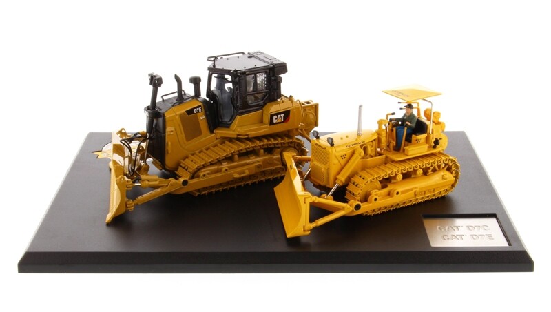 DIECAST MASTERS – Pack Bulldozer CATERPILLAR D7C et D7E – 1/50 – DCM85561