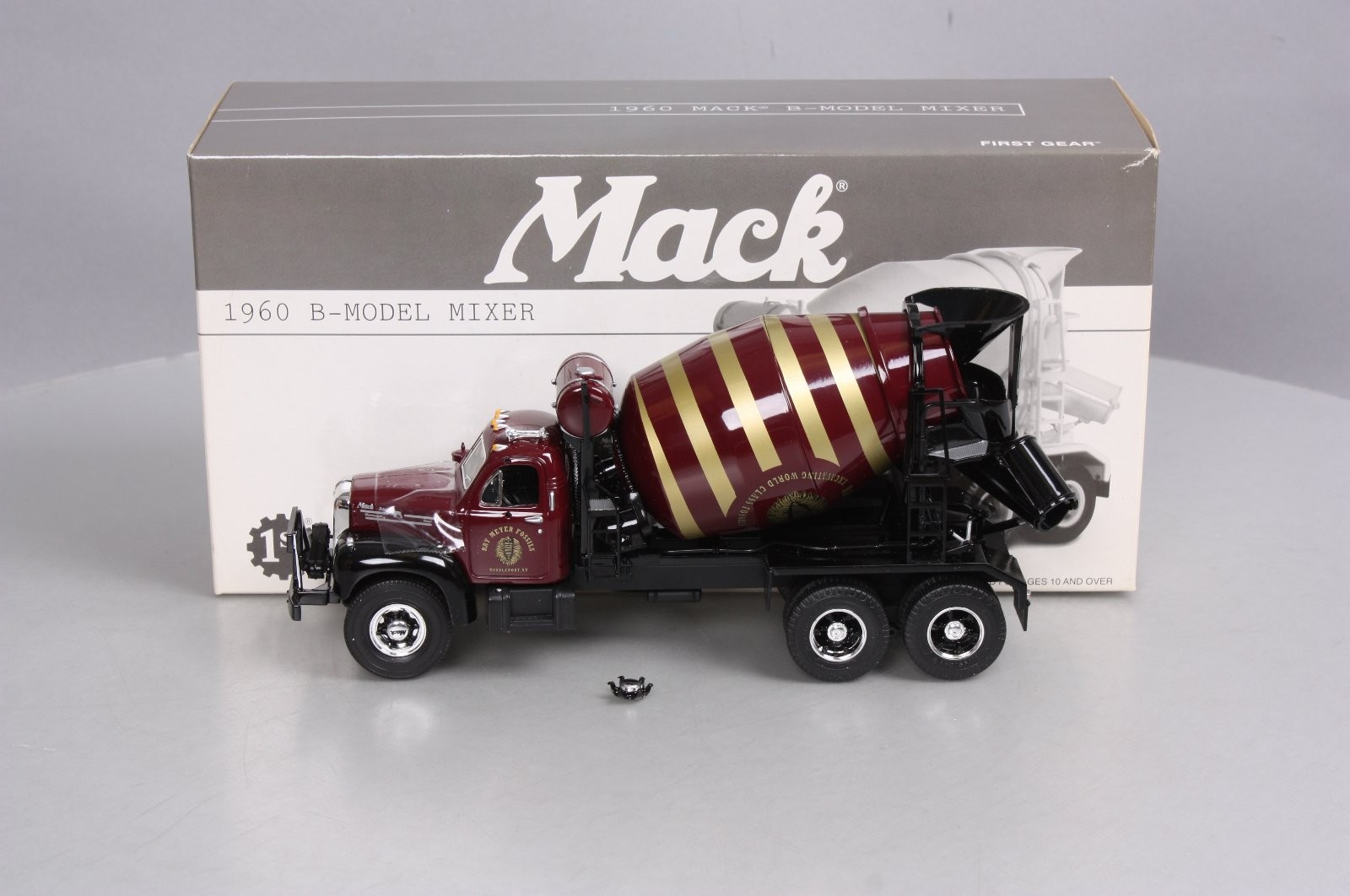 First Gear 19-2737 1:34 Diecast Ran Meyer – 1960 Mack B-Model Mixer