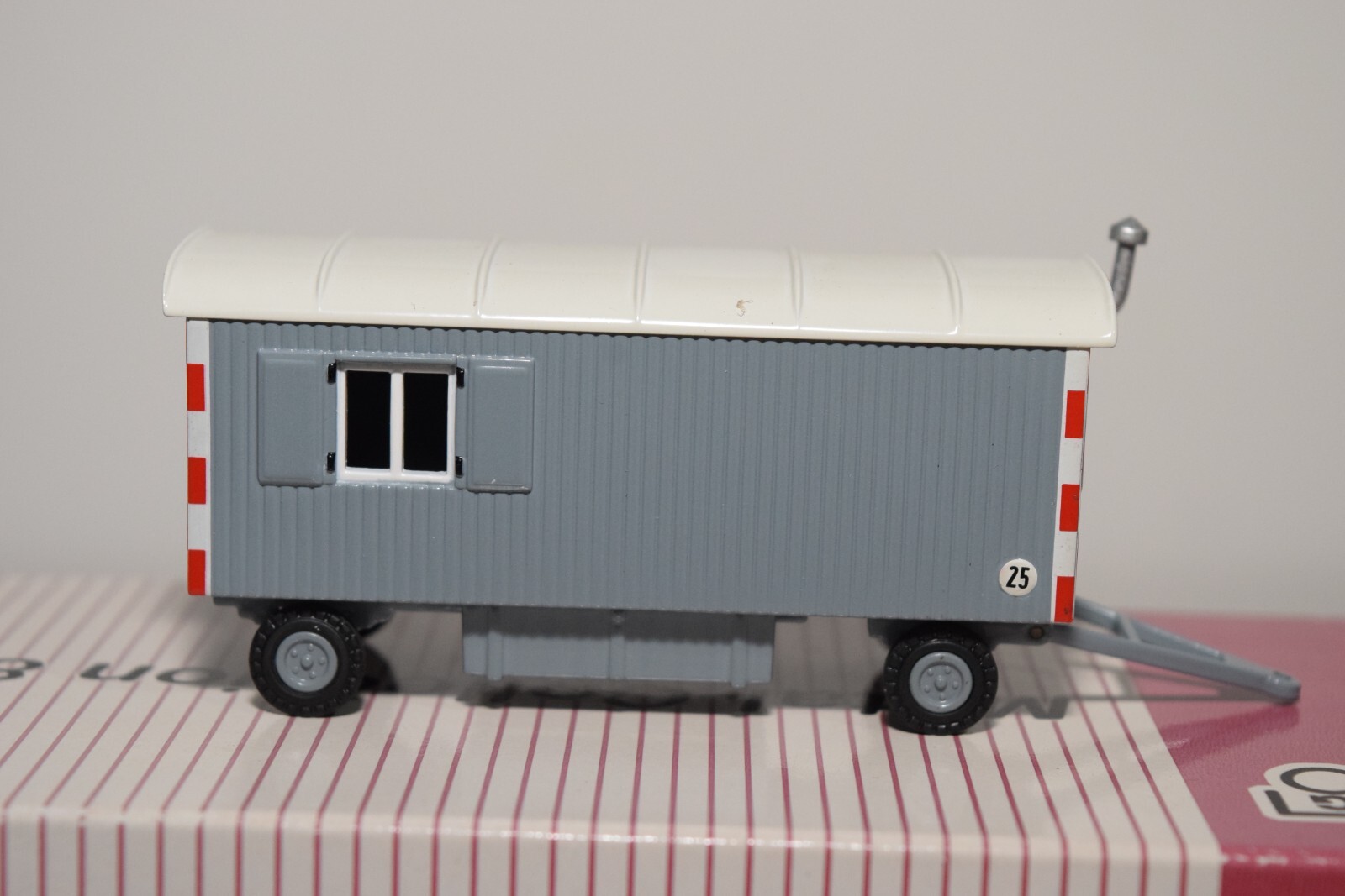 A95 1:87 NZG N.Z.G. 560 BAUWAGEN TRAILER MOBILE SITE CABIN GREY MIB