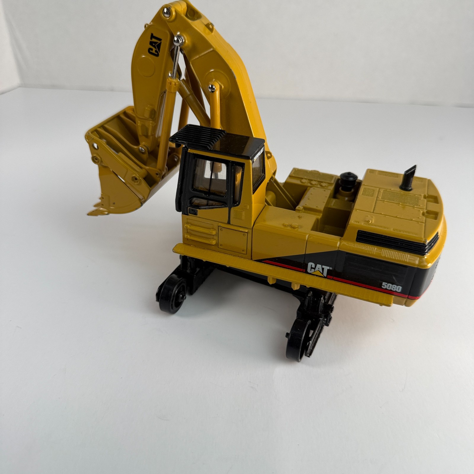 NORSCOTT GROUP INC. CATERPILLAR 5080 FRONT SHOVEL DIE-CAST 1/50 Missing track