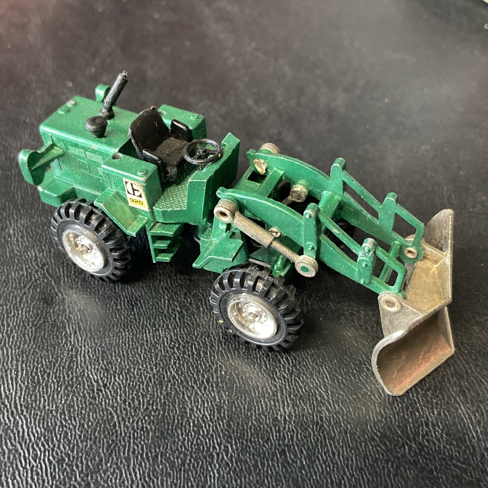 Caterpillar 920 Snowplough – Eidai Grip Zechin # 11 1/76 Scale Green