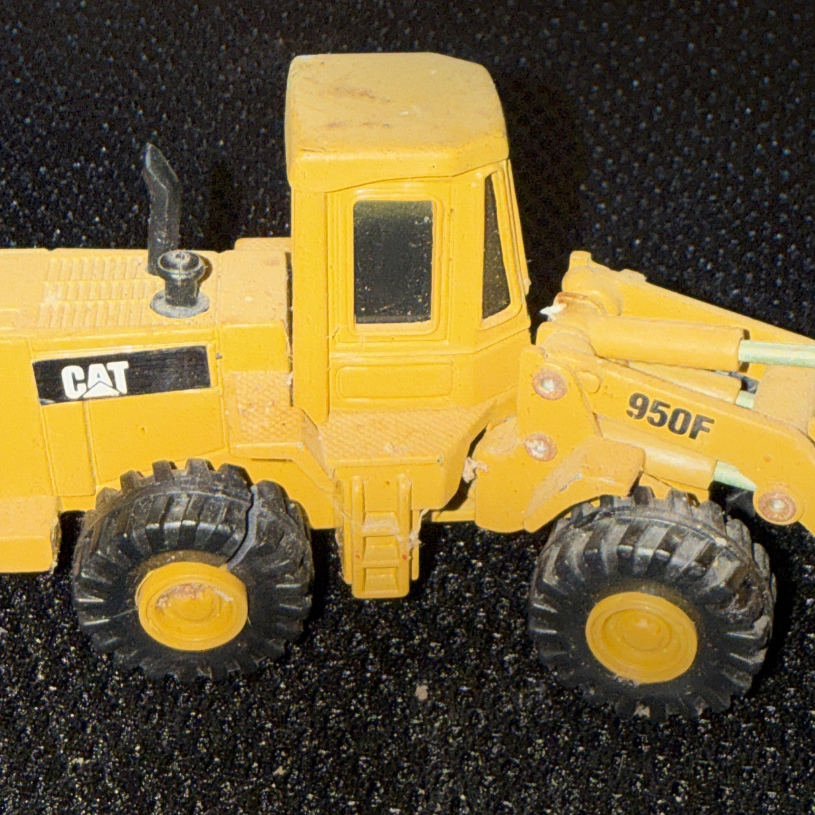 3 Piece Lot Ertl Construction Equipment Toys International Harvester & CAT