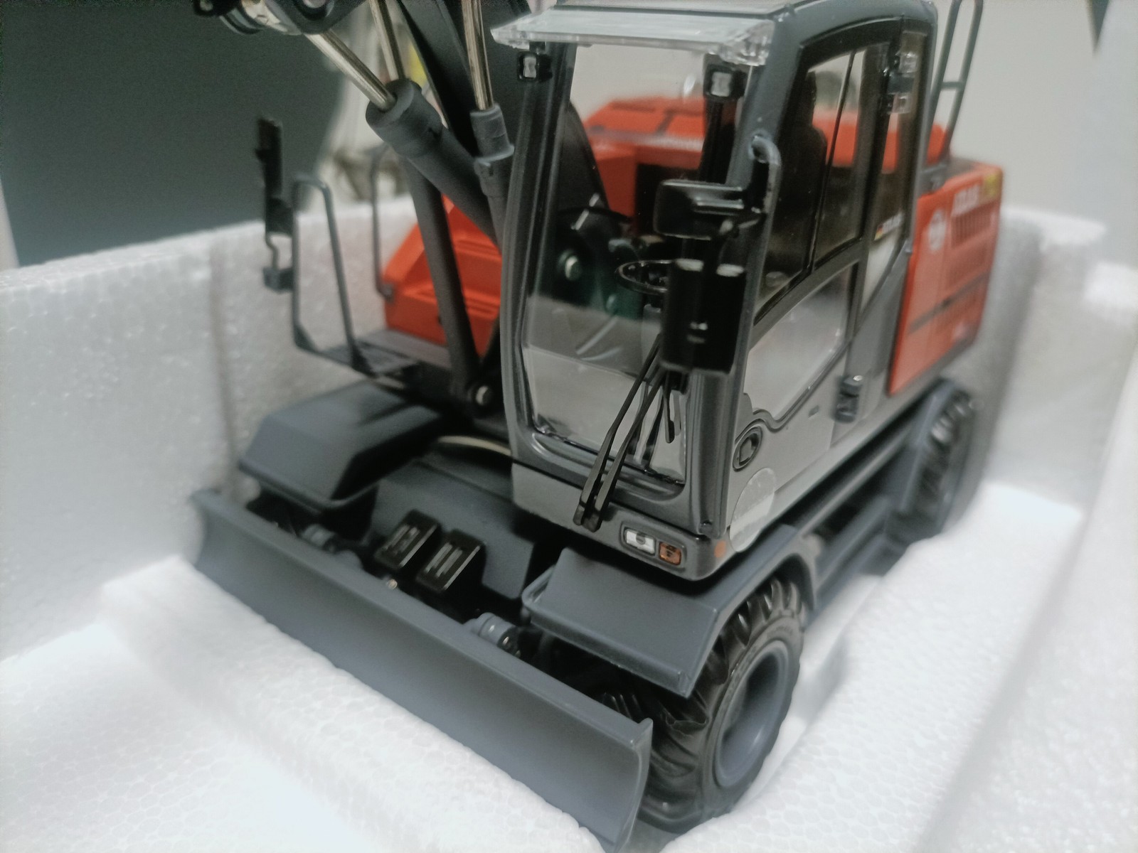 AT 1 32 Atlas Engineering Excavator Model ATLAS 185W Excavator Nokian Grey