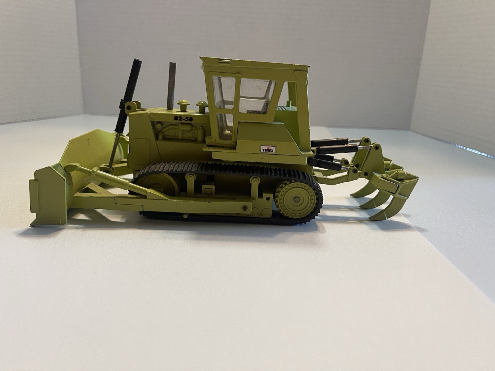 Terex 82-50 NZG Diecast Bulldozer Green Vintage 1:40 Crawler Excavator