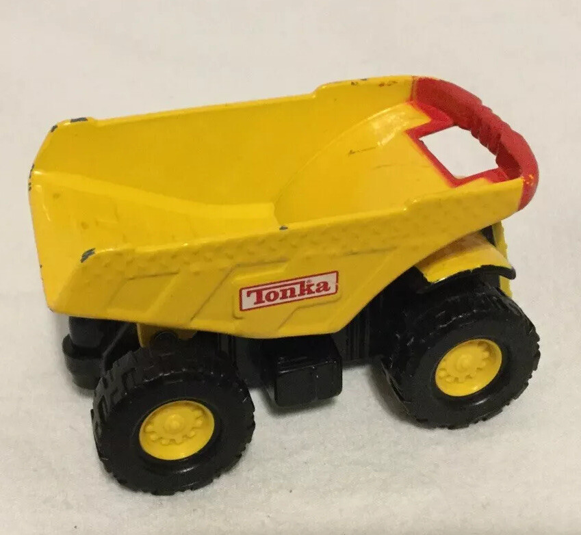 2005 Maisto Tonka Dump Truck Yellow 2 3/4″ Diecast Mini Toy