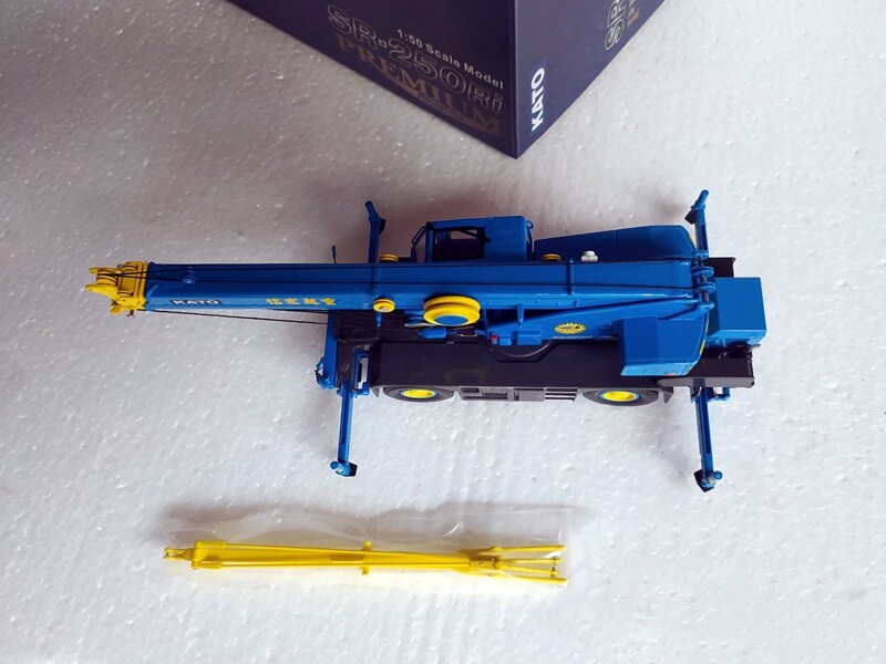 1:50 KATO SR-250Ri Crane Construction Machine Equipment Diecast Model Collection