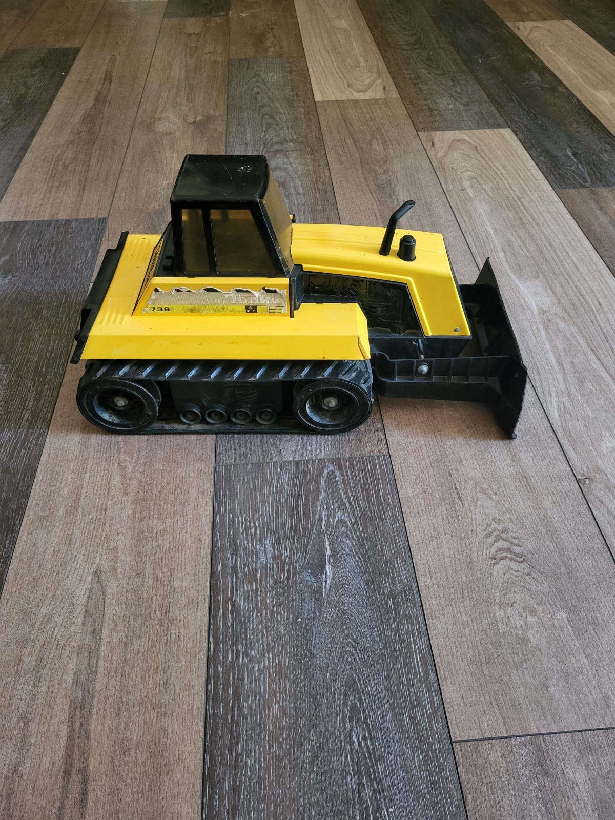 Tonka 738 Bulldozer Metal & Plastics 18″ Moving Blade, Dirt Mover, Construction