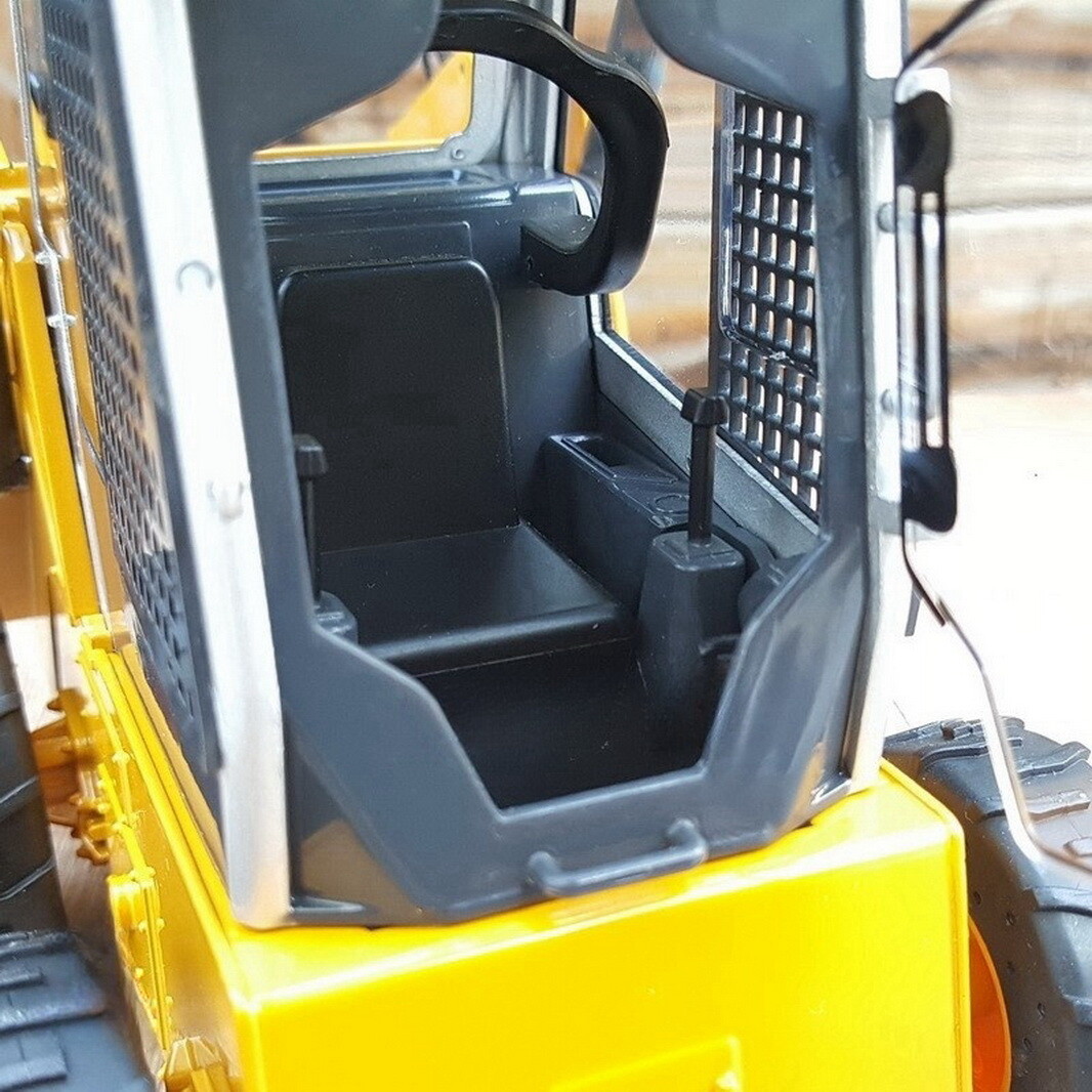 1/18 Scale LIUGONG 385C SKID STEER LOADER Yellow Diecast Model Gift NIB