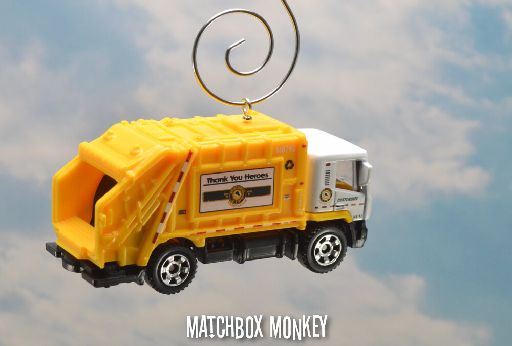 Thank you Heroes 2020 Garbage Trash Refuse Truck Custom Christmas Ornament Waste