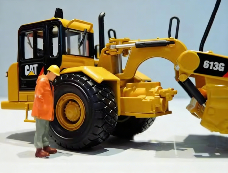 1:50 DM CAT613G Wheel Scraper Construct Tractor Equipment Machine Diecast Model