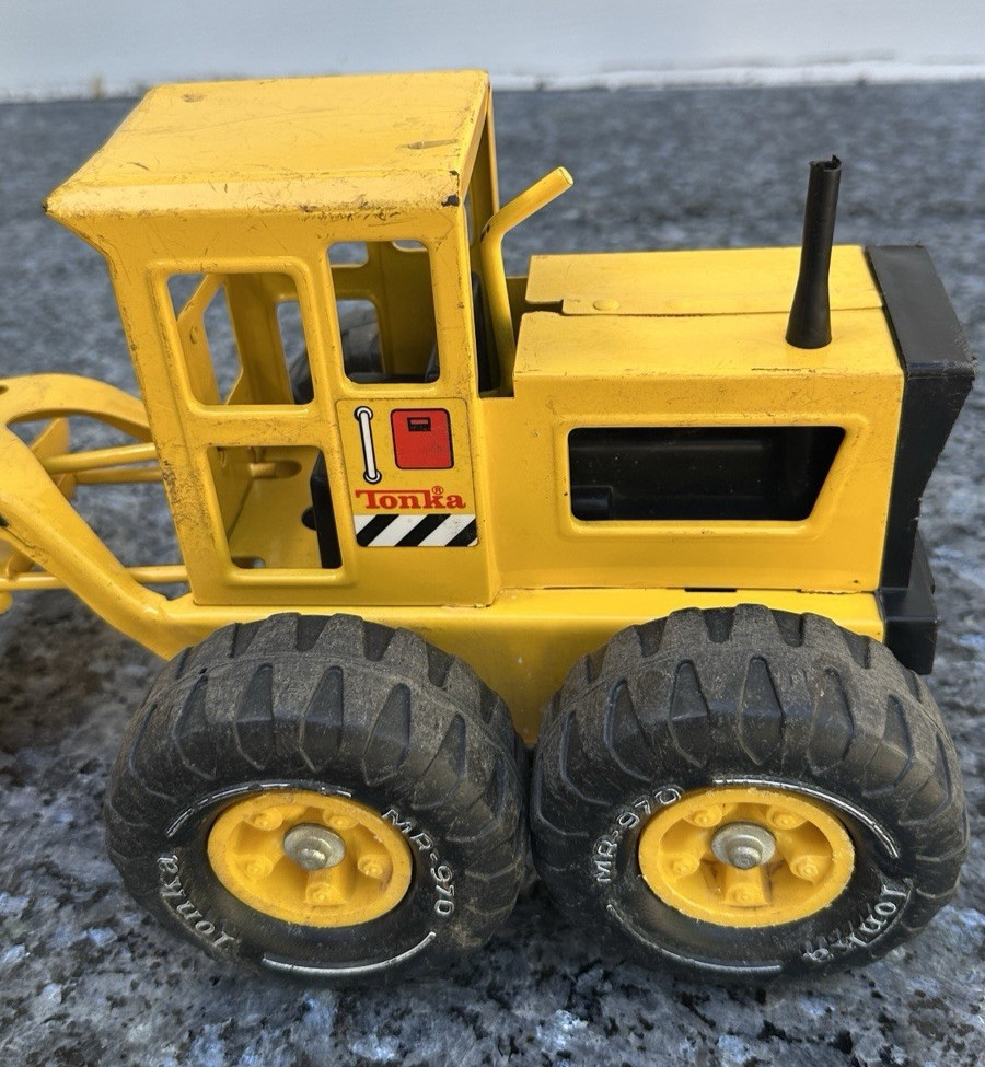Tonka Metal Yellow Road Grader MR 970 Construction Truck Pressed Steel