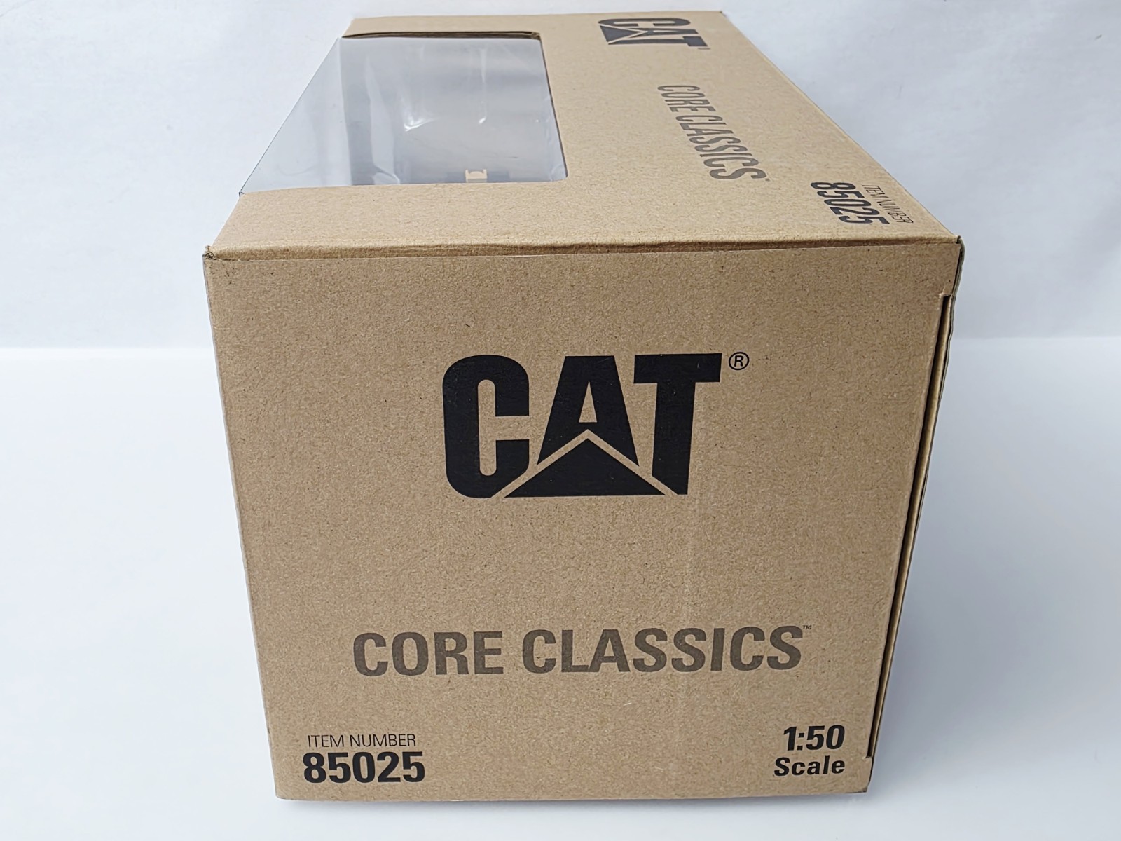 DIECAST MASTERS 85025 CAT D11R TRACK TYPE TRACTOR NEW IN BOX VERY NICE!!!!
