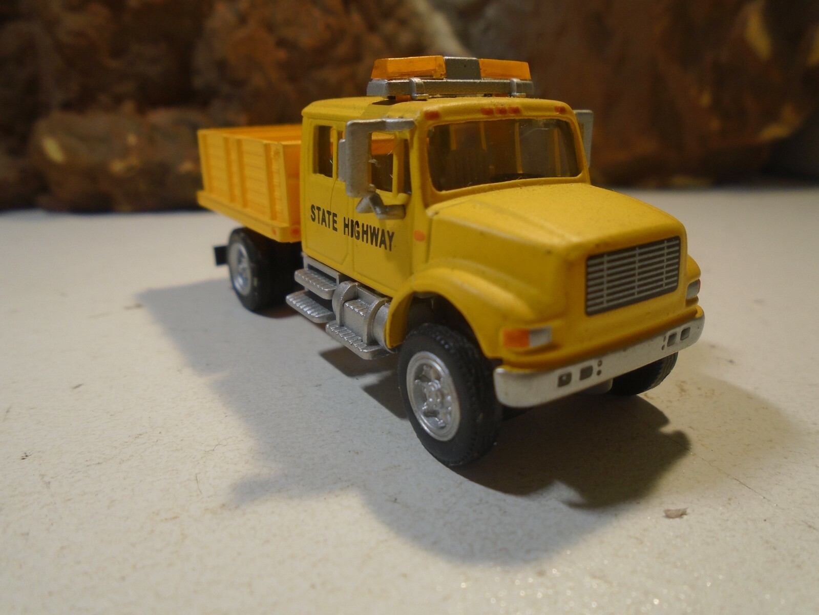 1/88 SCALE STATE HIGHWAY 4 DOOR CAB MAINTENANCE DUMP TRUCK 5-83-2-5
