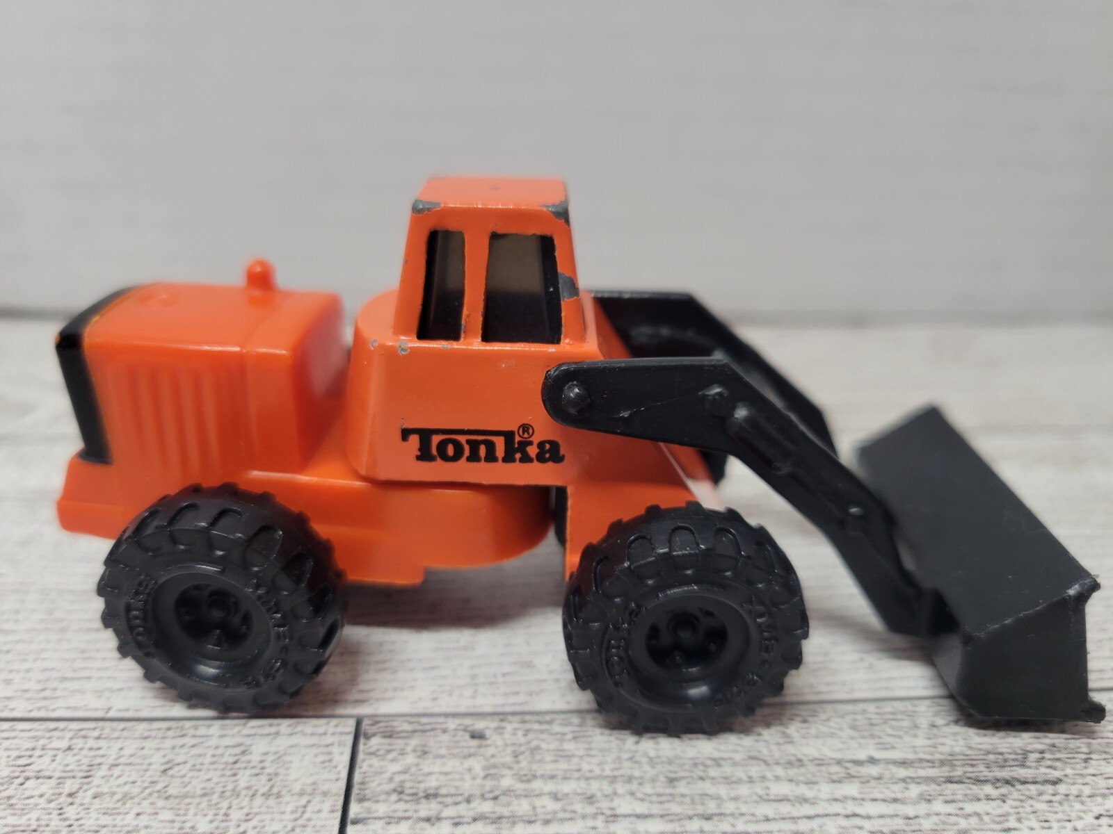 2 Vintage Mini TONKA 1992 Orange & 1994 Green Tractors Trucks