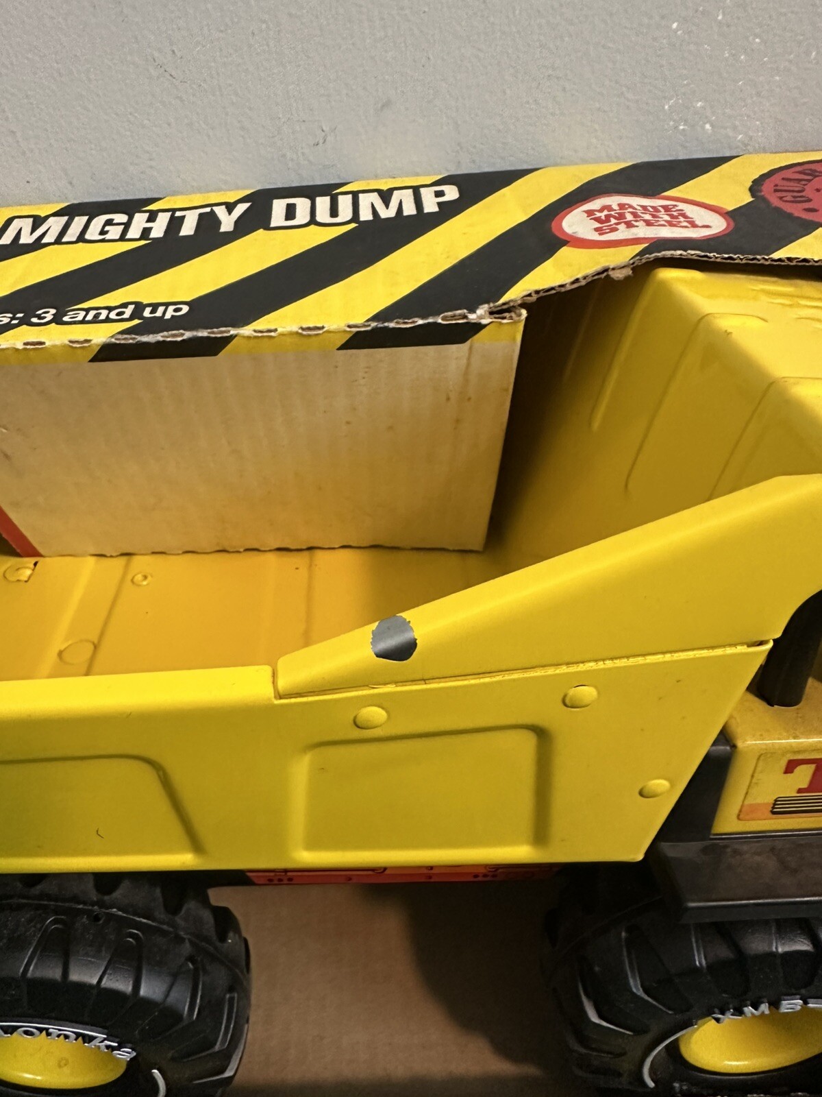 Tonka Mighty Dump Truck Pressed Steel #3901, 1990 VTG. BRAND NEW