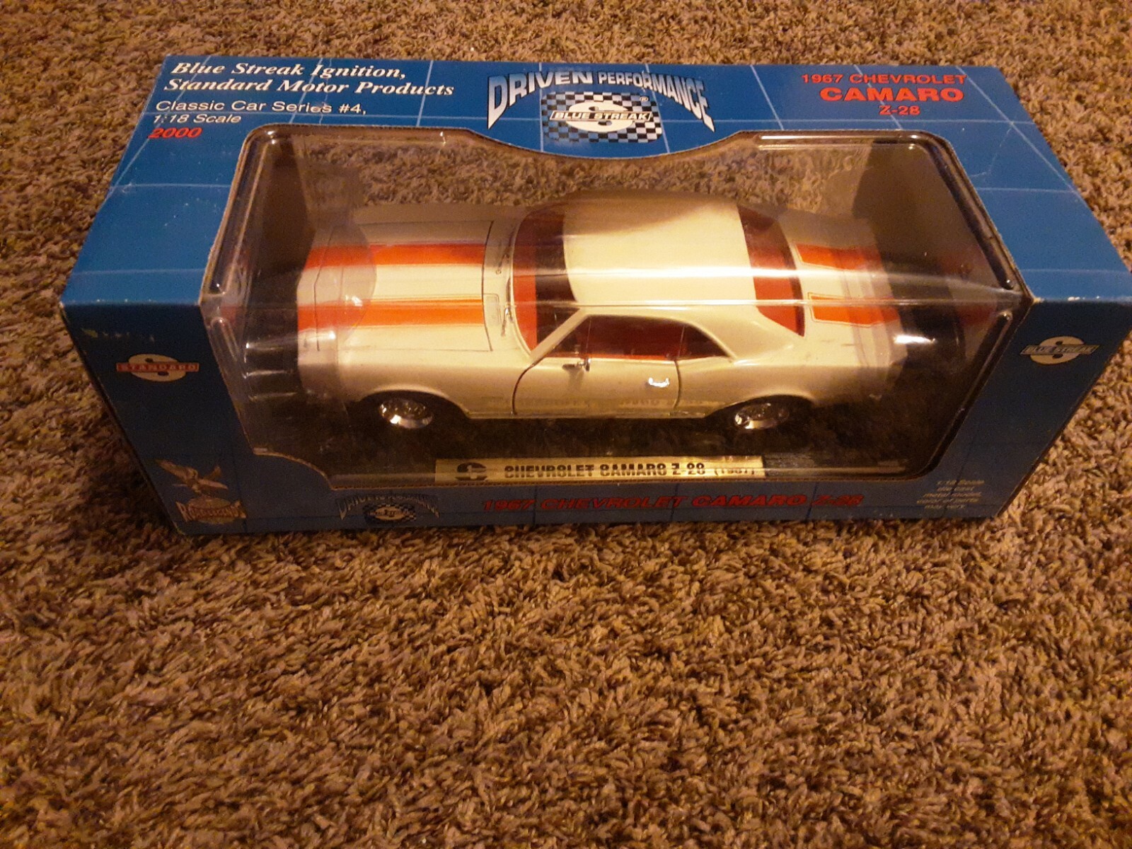 ROAD LEGENDS 1967 CHEVROLET CAMARO Z-28 BLUE STREAK 1:18 SCALE DIE CAST NIB