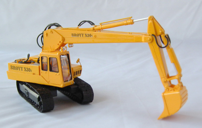 1/50 Excavator Broyt X30 T Cab 1 – High Quality Resin KIT by Fankit Models