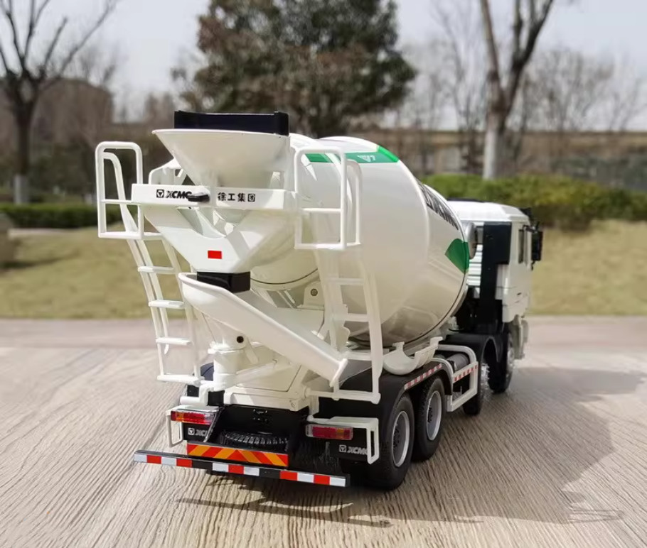 1:35 28CM XCMG 8*4 Concrete Mixer Truck Construction Machinery Diecast Model
