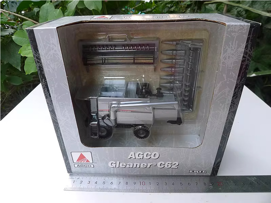 1:64 ERTL AGCO Gleaner C62 Combine Harvester Agricultural Machine Diecast Model