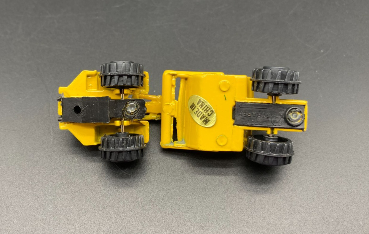Zee Toys P377 Scraper Truck 1:64 Scale Diecast Construction Vehicle
