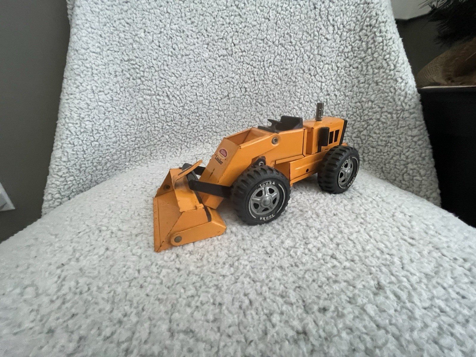 Vintage 1970’s Mini Tonka Loader # 1087 – 10 1/2″ Long – Yellow