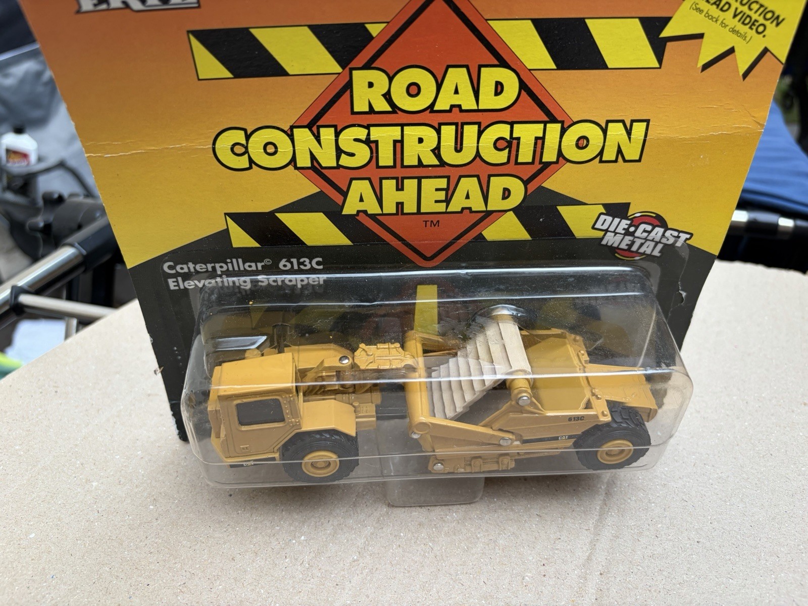 ERTL Mighty Movers 1:64 Caterpillar 613C Elevating Scraper Construction Diecast
