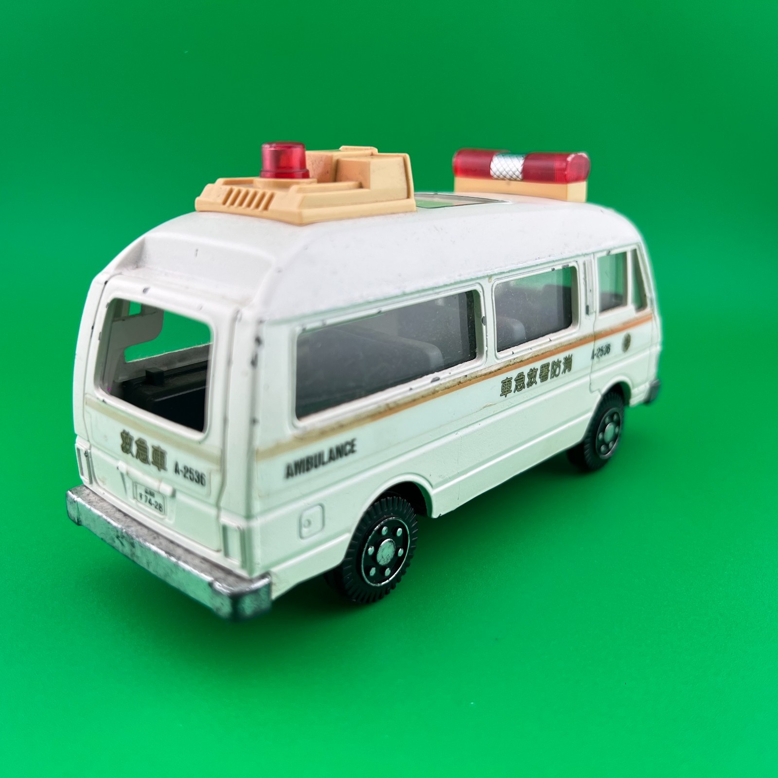 Diapet Yonezawa Nissan Caravan Ambulance 1/43 Made In Japan 014-1994