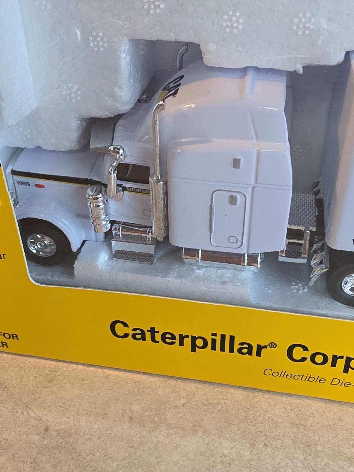 Norscot Die-cast Caterpillar Corporate Tractor Trailer 55078 1/64 Replica Cat