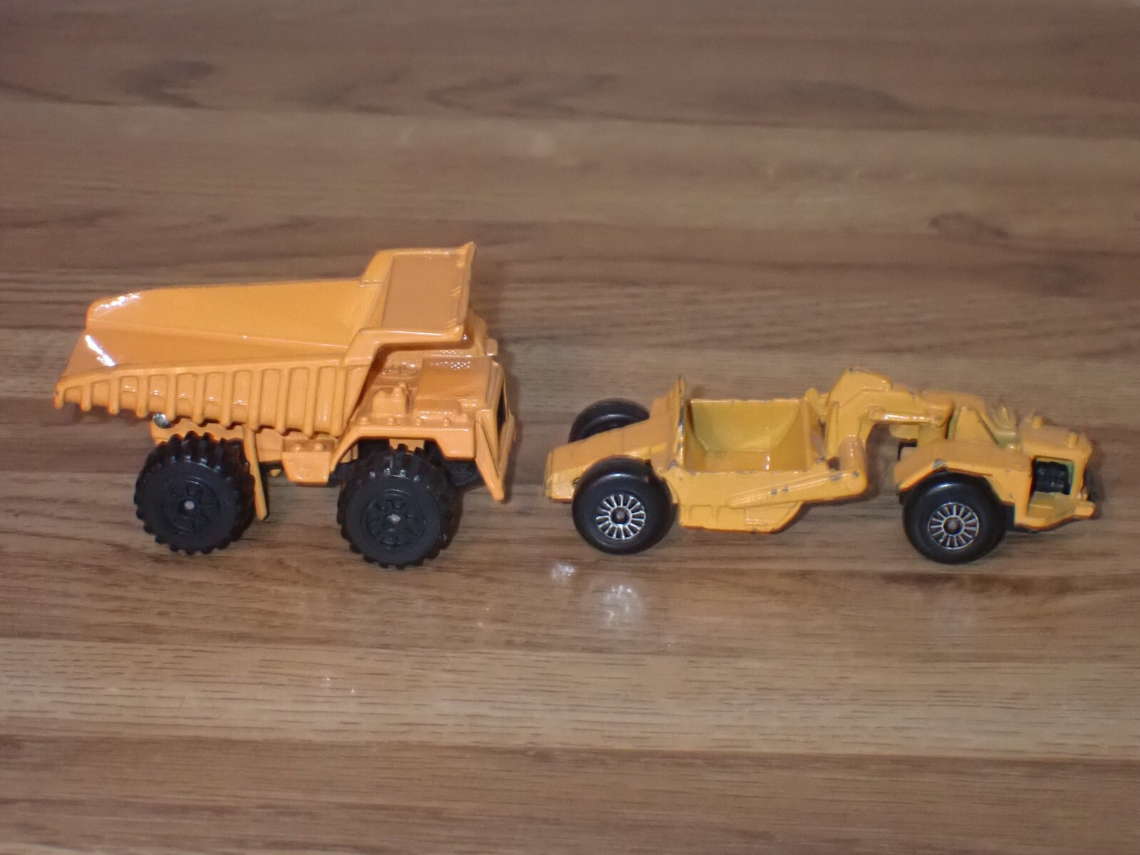 Lot of 2 Zee Toys Construction Vehicles P377 Scraper P380 Dump Truck
