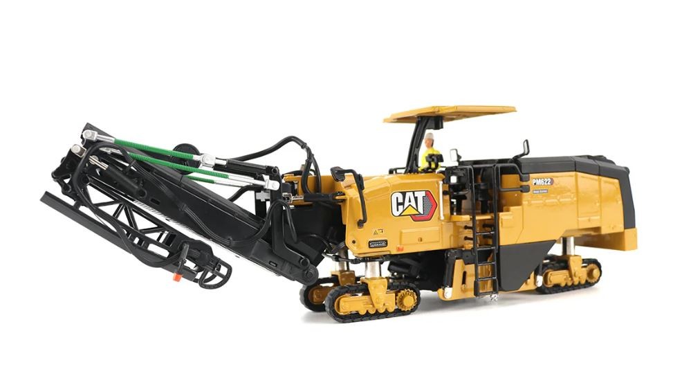 DIECAST MASTERS – Caterpillar PM622 Cutter with Operator, Mo…