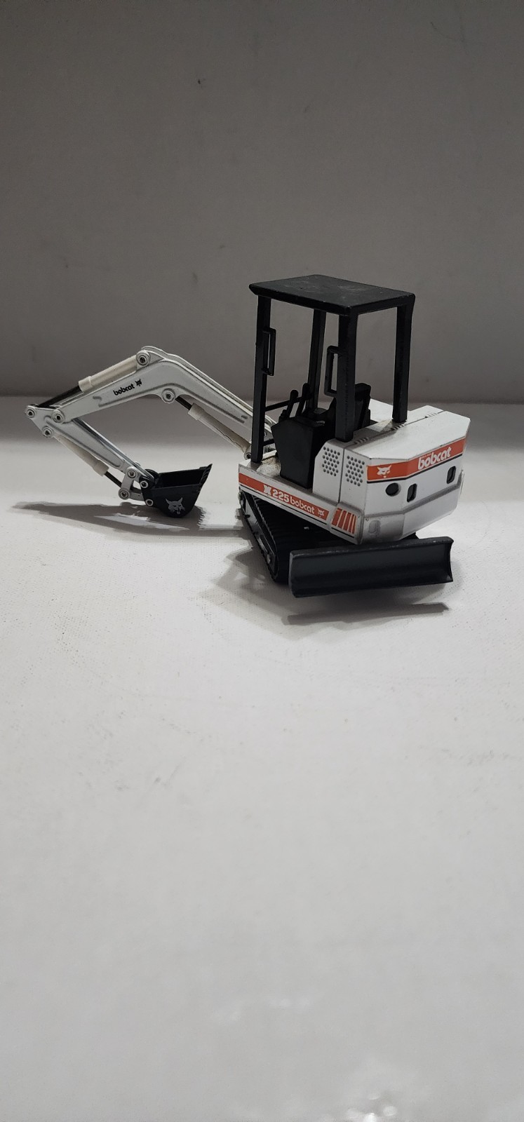 1/25 Bobcat Hydraulic Excavator X225 DieCast Melroe