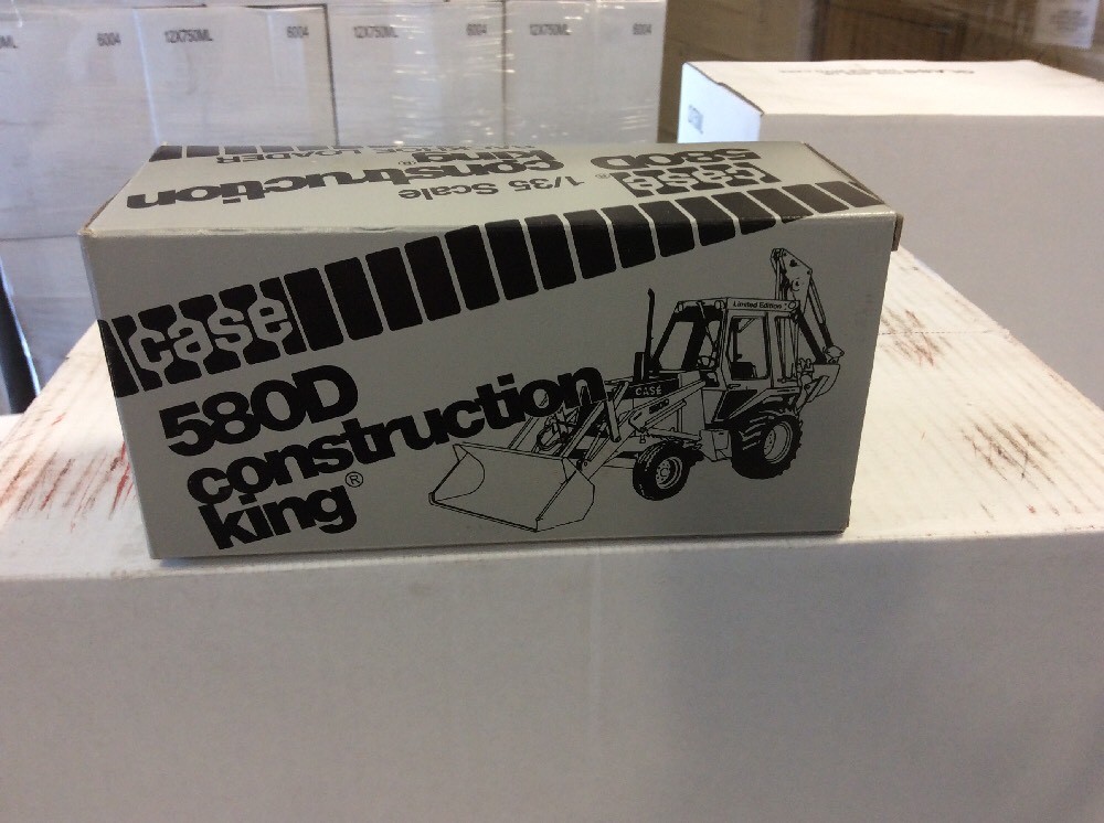 Case 580D Backhoe “SILVER” #6661,8933,8934 Rare Find 1/35 – Conrad #2931