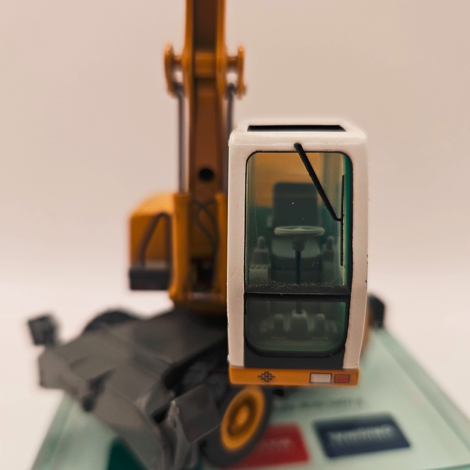 NZG 497 1:50 Scale Diecast Liebherr 316 Wheeled Excavator Scrap Handler Litronic