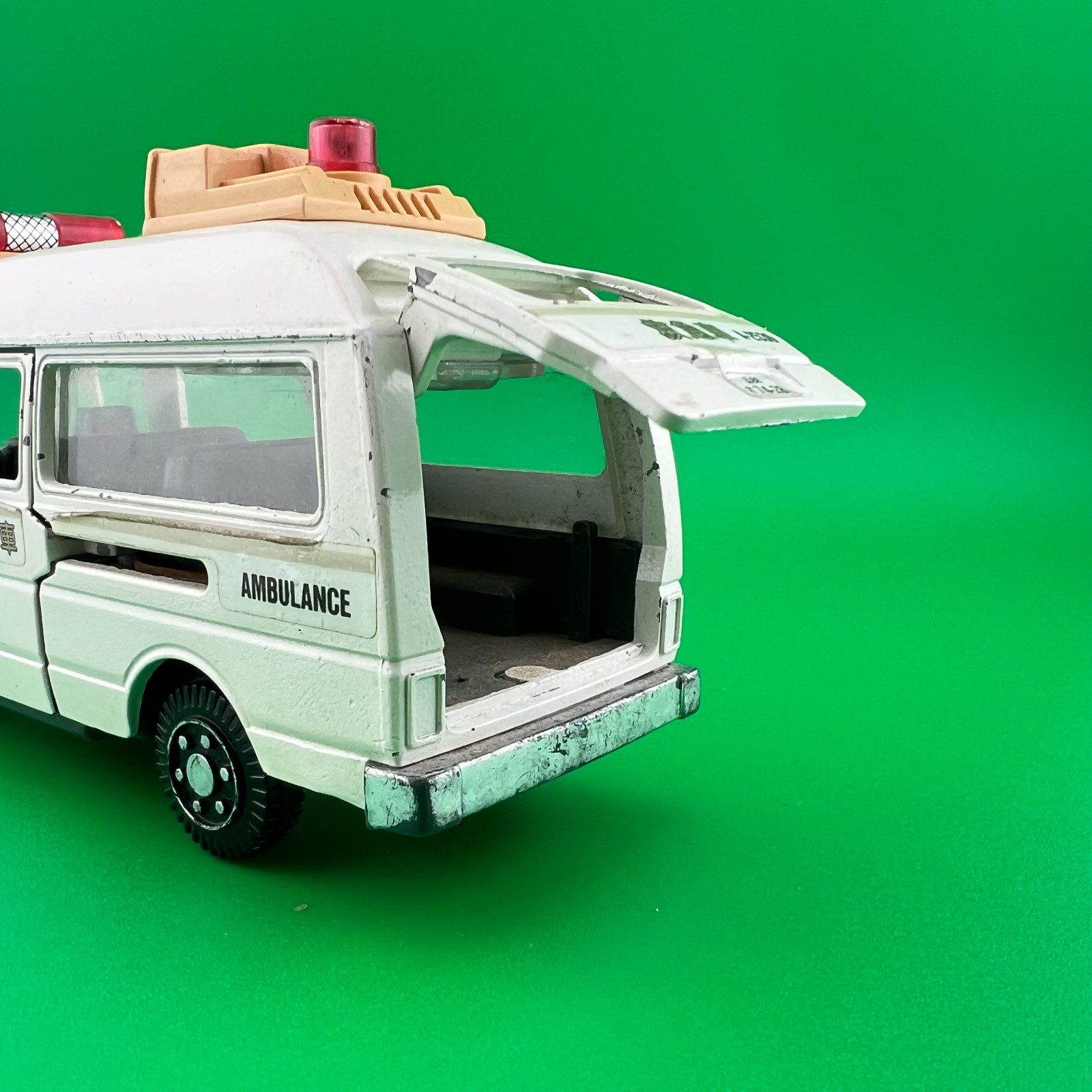 Diapet Yonezawa Nissan Caravan Ambulance 1/43 Made In Japan 014-1994