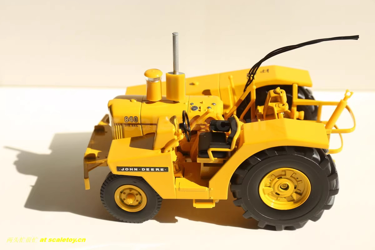 1:24 Scale John Deere 840 Diesel with 400 Scraper – Reuhl Model JD840/400 New