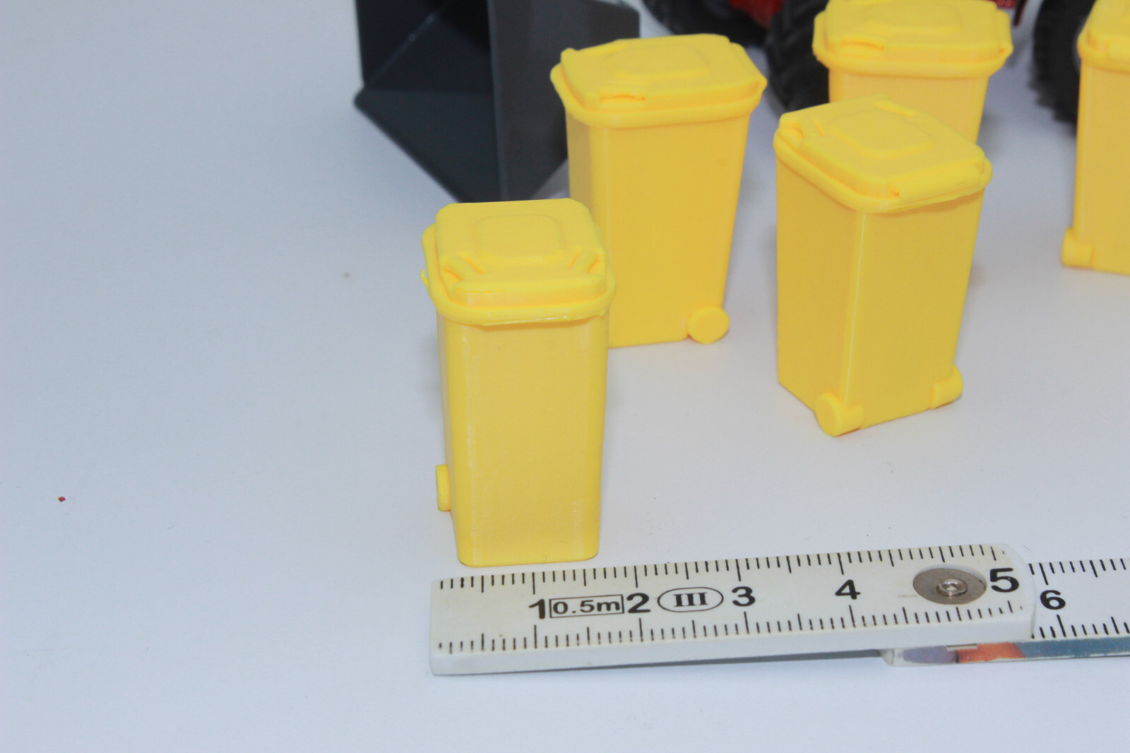 5X Yellow Trash Can 1:32 Scale For Landscape Or Diorama NEW Recycling Bin