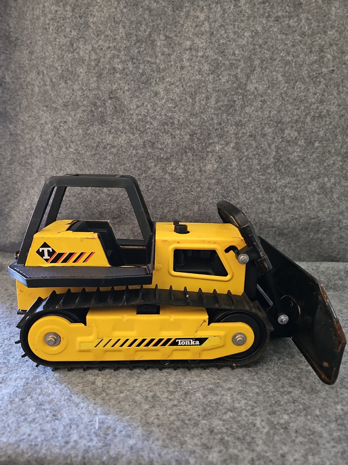 Vintage Tonka Bulldozer Crawler Tractor Steel Construction Toy 12.5″ 1980s